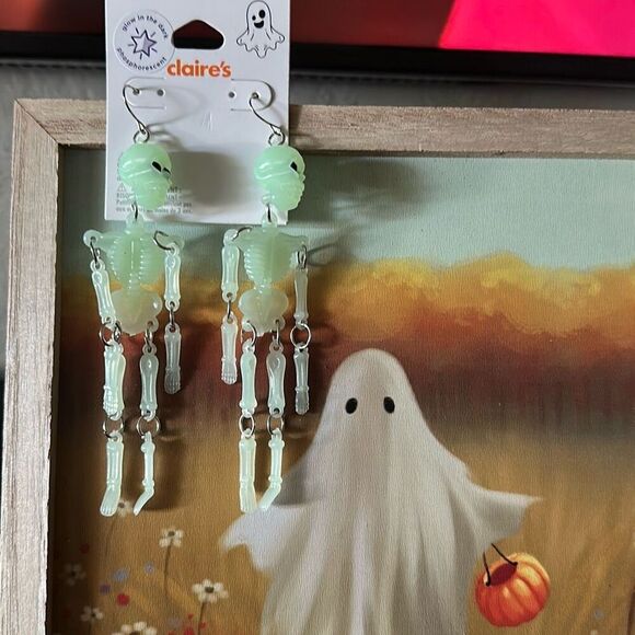 Claire’s Glow in the dark Skelton earrings NWT - Picture 1 of 5